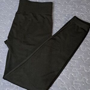 Lark + Grey black one size leggings